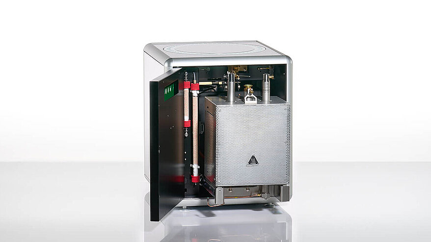 rapid N exceed® PLUS avec la porte ouverte et le four sorti
