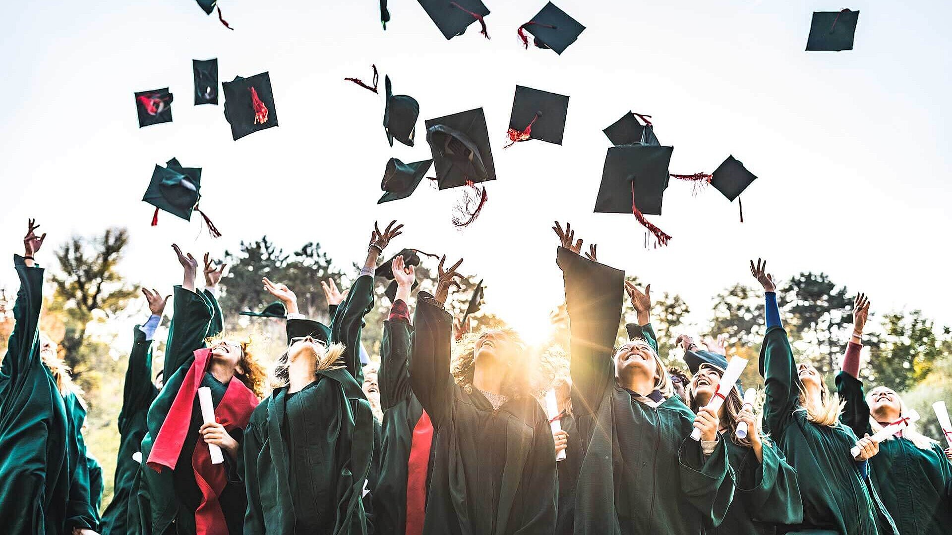 Studenten feiern ihren Abschluss