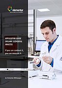 Copertina della guida all'uso dell'applicazione per l'analisi elementare organica, con l'immagine di un uomo in laboratorio intento a pesare dei campioni