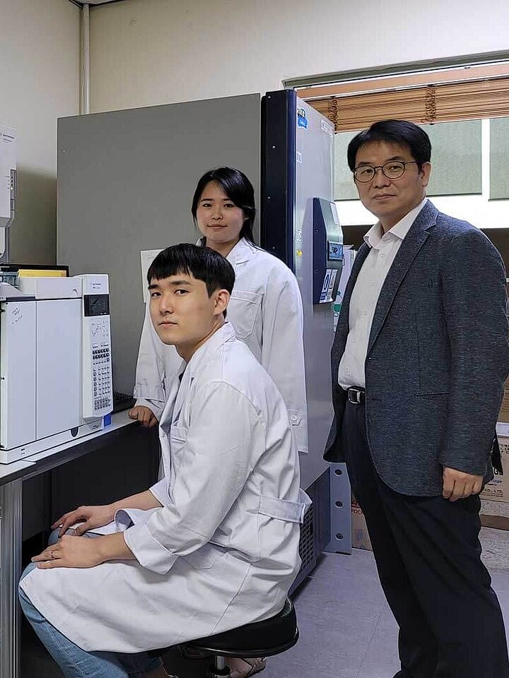 Hanyang大学 Kyung-Hoon Shin教授とそのチームメンバー