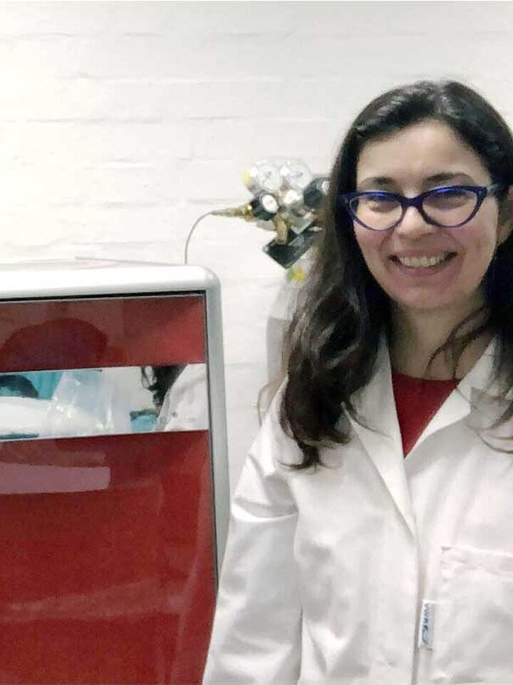 Dr Emma Humphreys-Williams and Konstantina Konstantinidou with their vario EL cube
