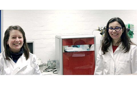 Dr Emma Humphreys-Williams and Konstantina Konstantinidou with their vario EL cube