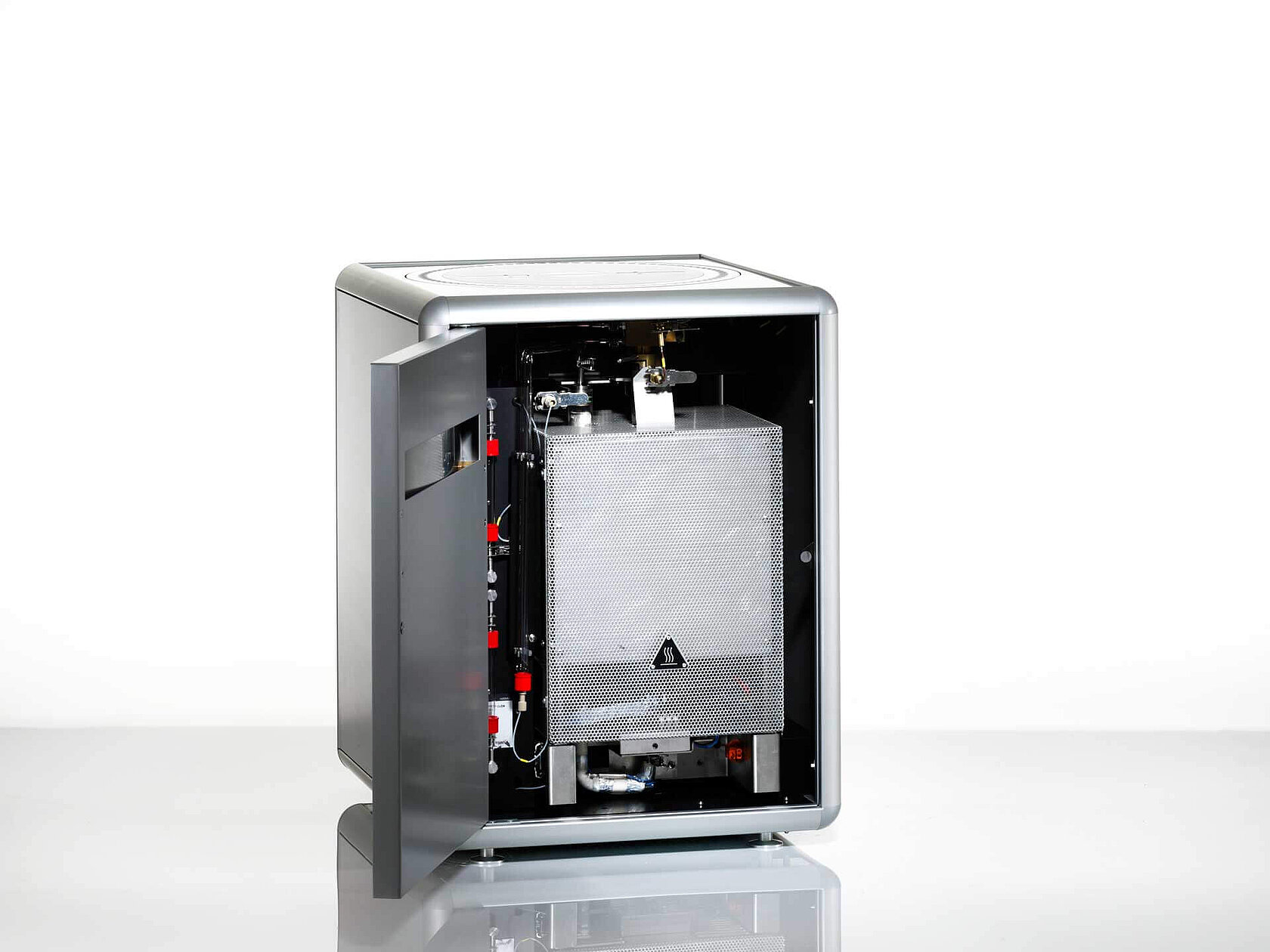 有機元素IRMS分析装置 vario PYRO cube の前扉を開けたところ