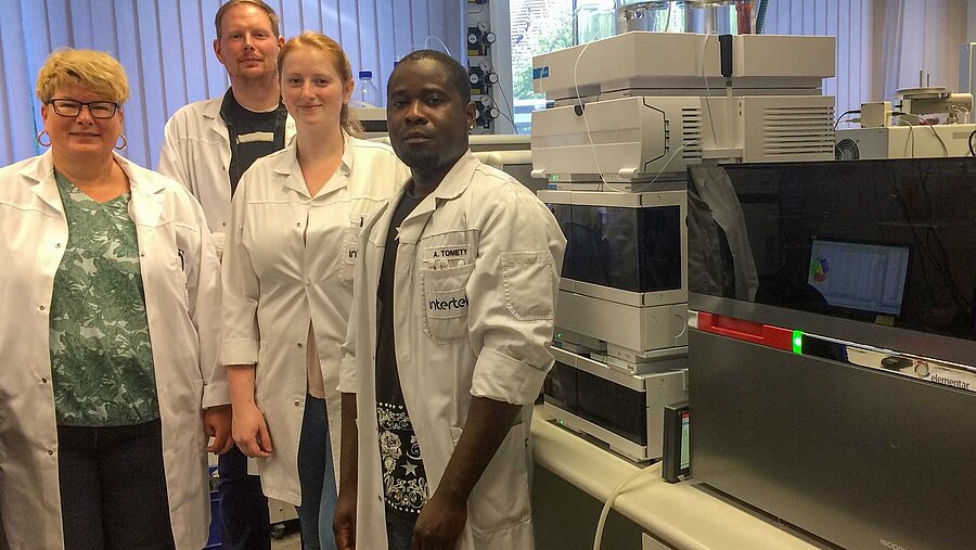 Das Team von Intertek Food Services mit dem BiovisION Honey+ LC-IRMS System zur Authentizitätsprüfung von Honig 