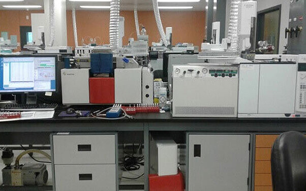 Agilent 7890とGC5が接続されたIsoPrime100 IRMS system が設置されている INRS 研究室