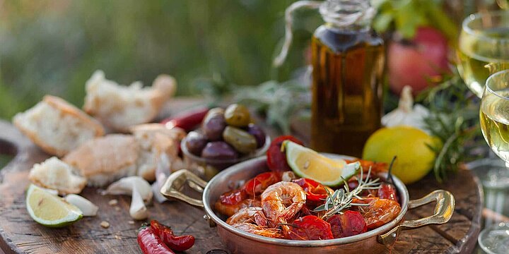 Food plate with prawns and olive oil