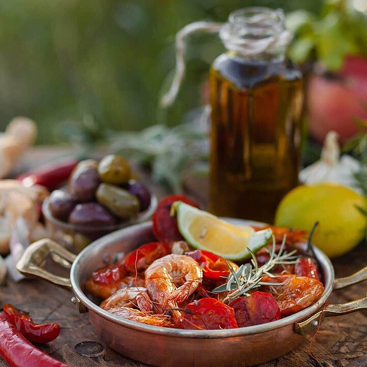 Food plate with prawns and olive oil