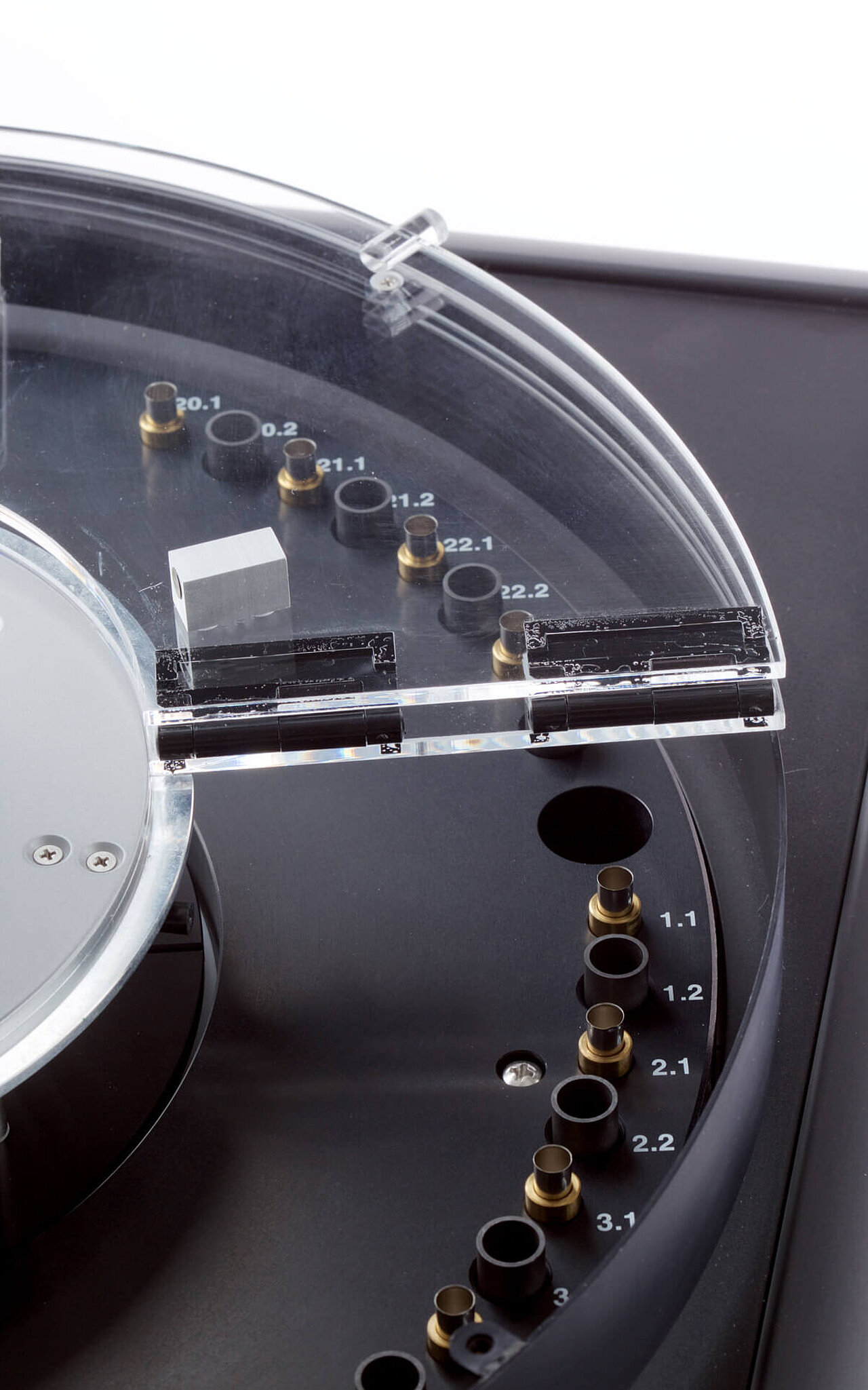  passeur automatique de l'inductar ONH avec creusets
