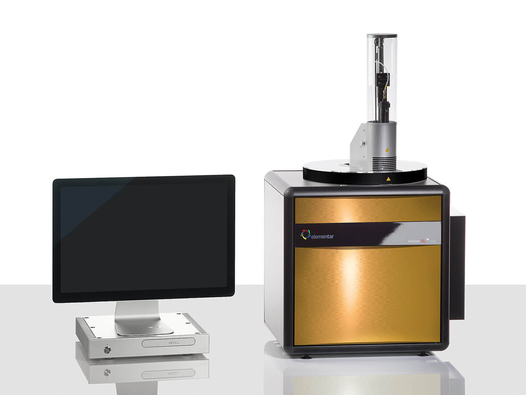 inductar EL cube with computer and monitor