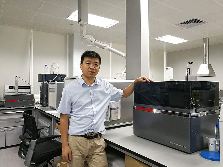 Dr Wu con il sistema IRMS isoprime precisION  installato nel 2018 