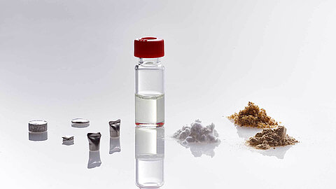 Different samples and sample containers