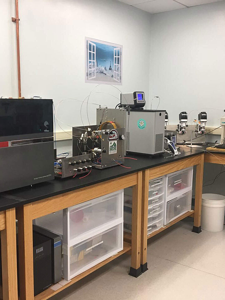 南カリフォルニア大学内 有機海洋学研究所に導入されている isoprime precisION 
