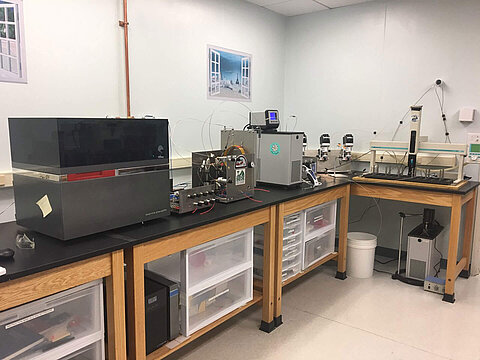 南カリフォルニア大学内 有機海洋学研究所に導入されている isoprime precisION 