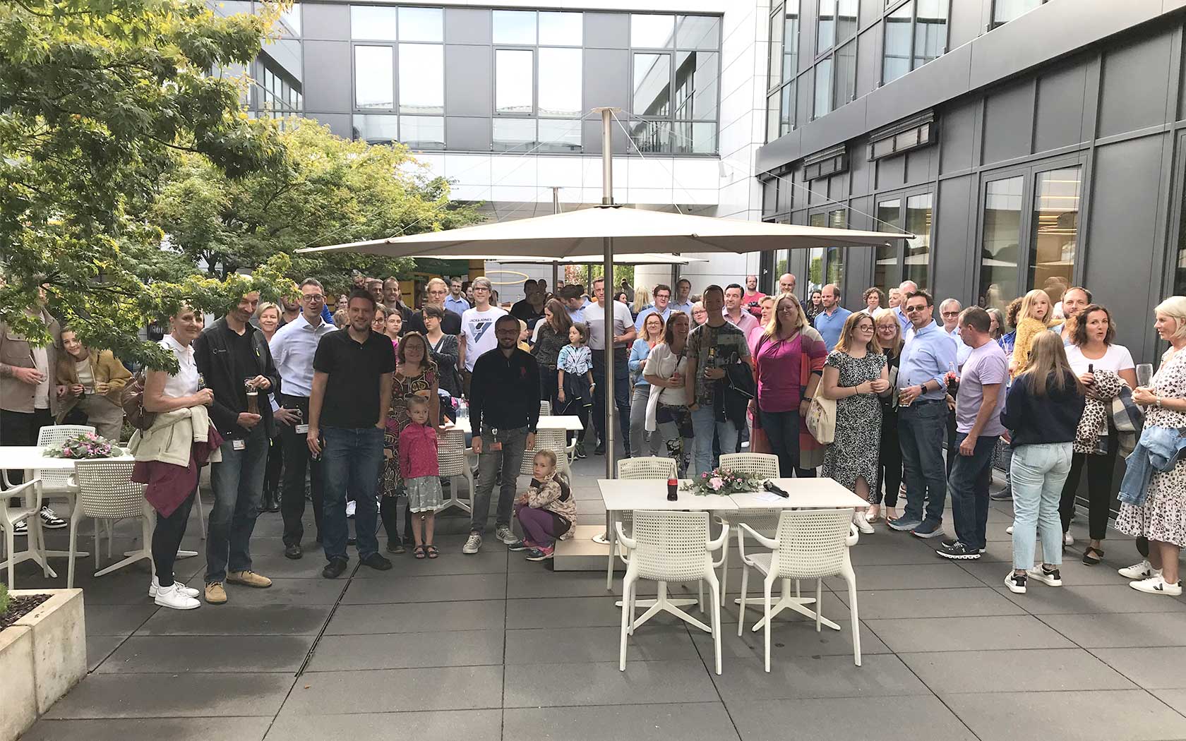 Gruppenbild im Innenhof