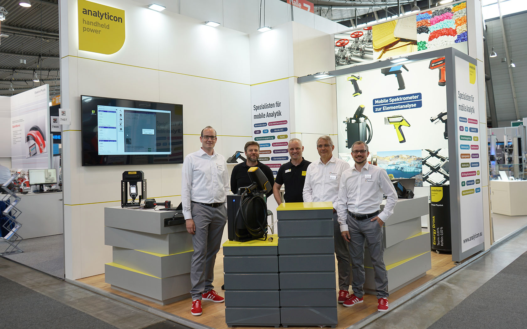 Die Teams von Elementar & analyticon auf dem Control Messestand