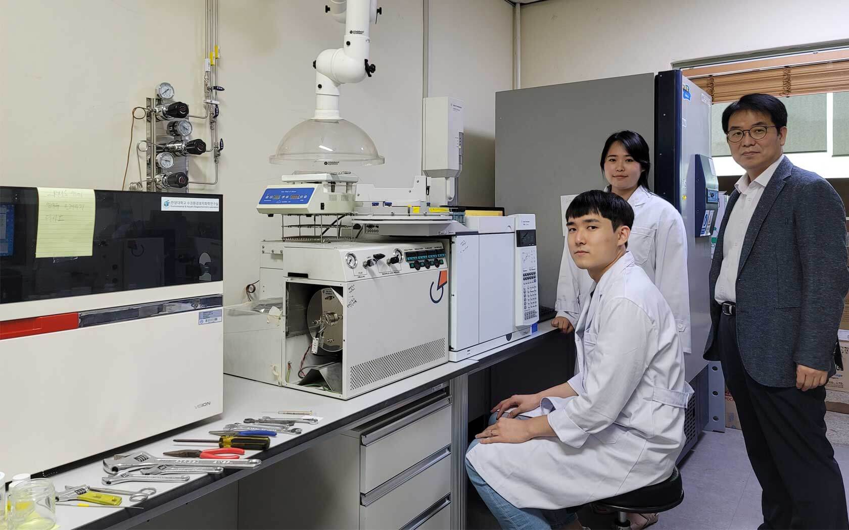 Hanyang大学 Kyung-Hoon Shin教授とそのチームメンバー Hanyang大学 Kyung-Hoon Shin教授とそのチームメンバー