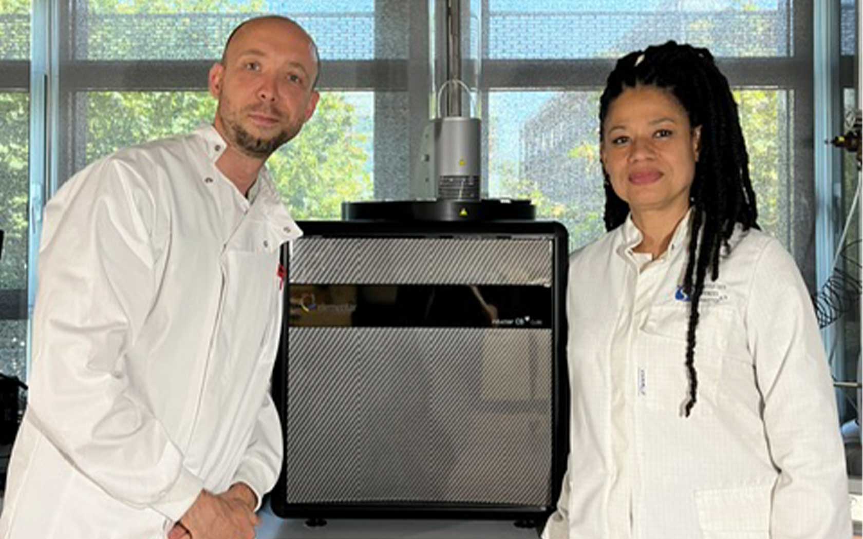 Das ATOMIC-Team der ISA Lyon mit seinem Analysator für anorganische Elemententaranalyse