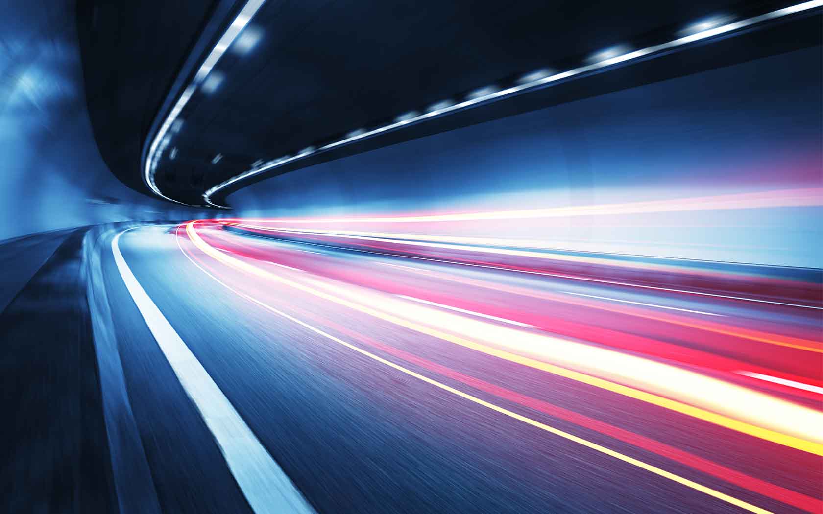 高速道路で高速移動する乗り物